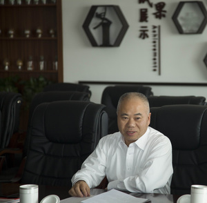 朱众娒 名誉会长 
吉林省博大生化有限公司 总经理、党委副书记